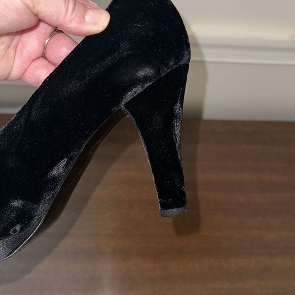 Yves Saint Laurent Suede Heels, Size 7.5 - Picture 10 of 13